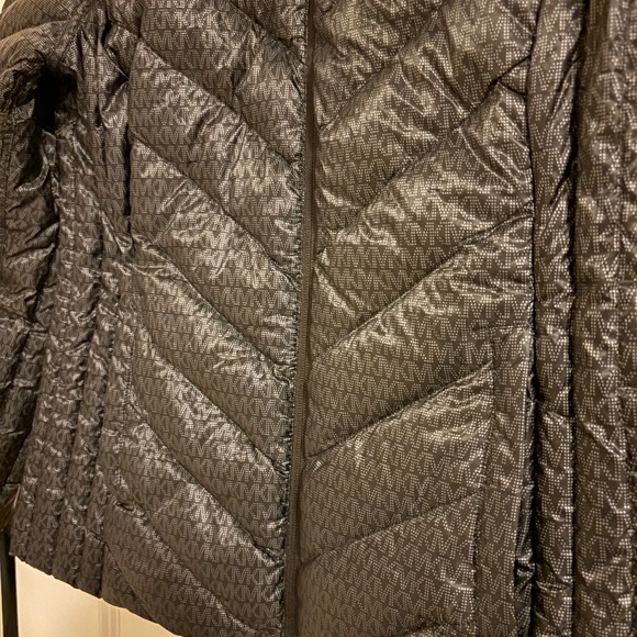 Micheal Kors Reversible Quilted Packable Puffer Jacket - Picture 6 of 9